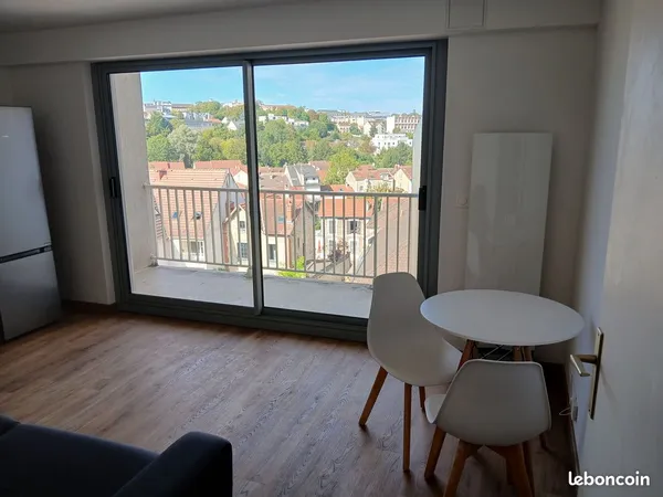 Studio meublé 22m2 entièrement rénové - Balcon -Parking