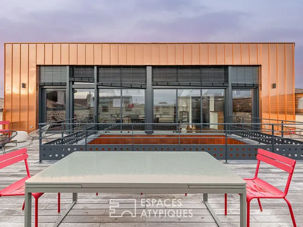 Loft d'exception avec rooftop, piscine, ascenseur et garage au coeur des Chartrons