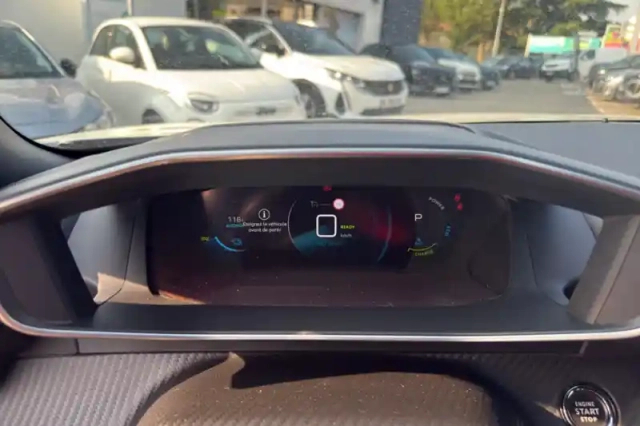 Peugeot 2008 electrique 136 ch — photo 17