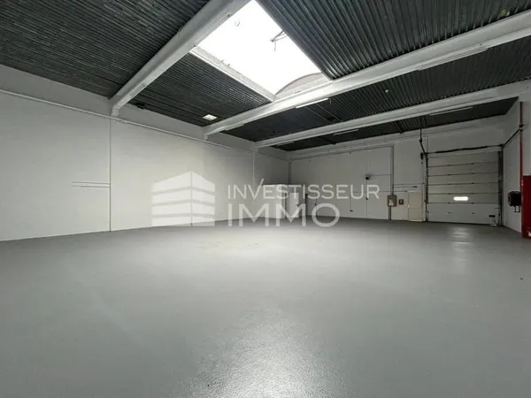 Local d'activité 298 m²