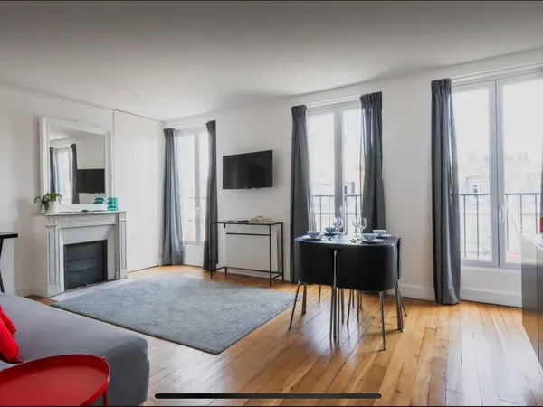 Pied-à-terre idéal: 42m², séjour + chambre, Chatelet, rénové, vue d'exception, 6ème sans ascenseur