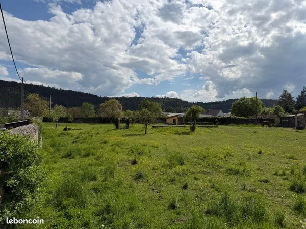 Terrain constructible bourg sur Colagne