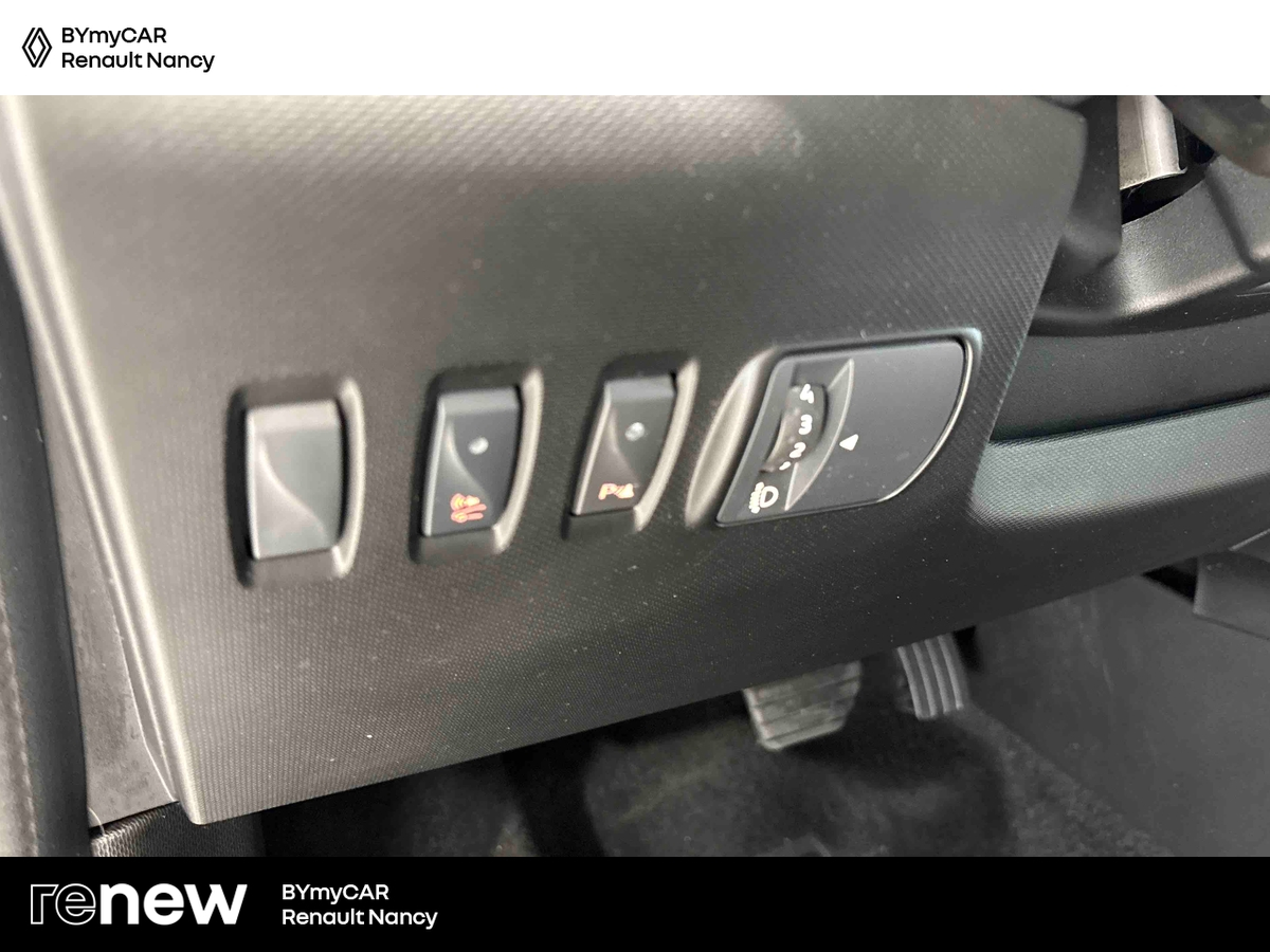 Renault Twingo III E-Tech — photo 21