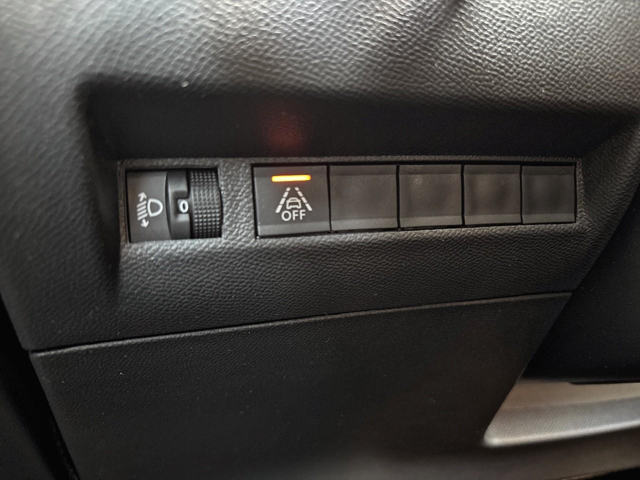Peugeot 208 1.2 puretech 100ch s&s allure — photo 30