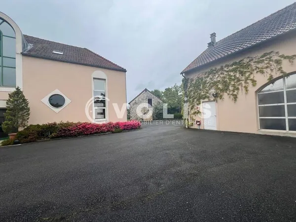 Local d'activité 930 m²