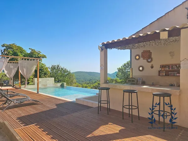 Propriété sur 3,5 Ha , 150 m2 habitables avec piscine chaufée