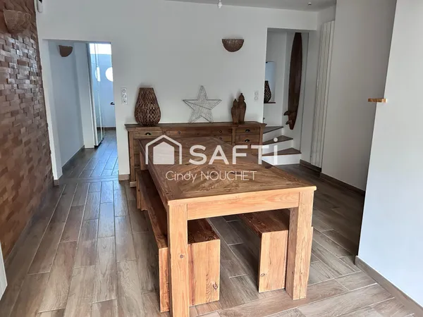 Une maison à proximité des commerces décoration moderne