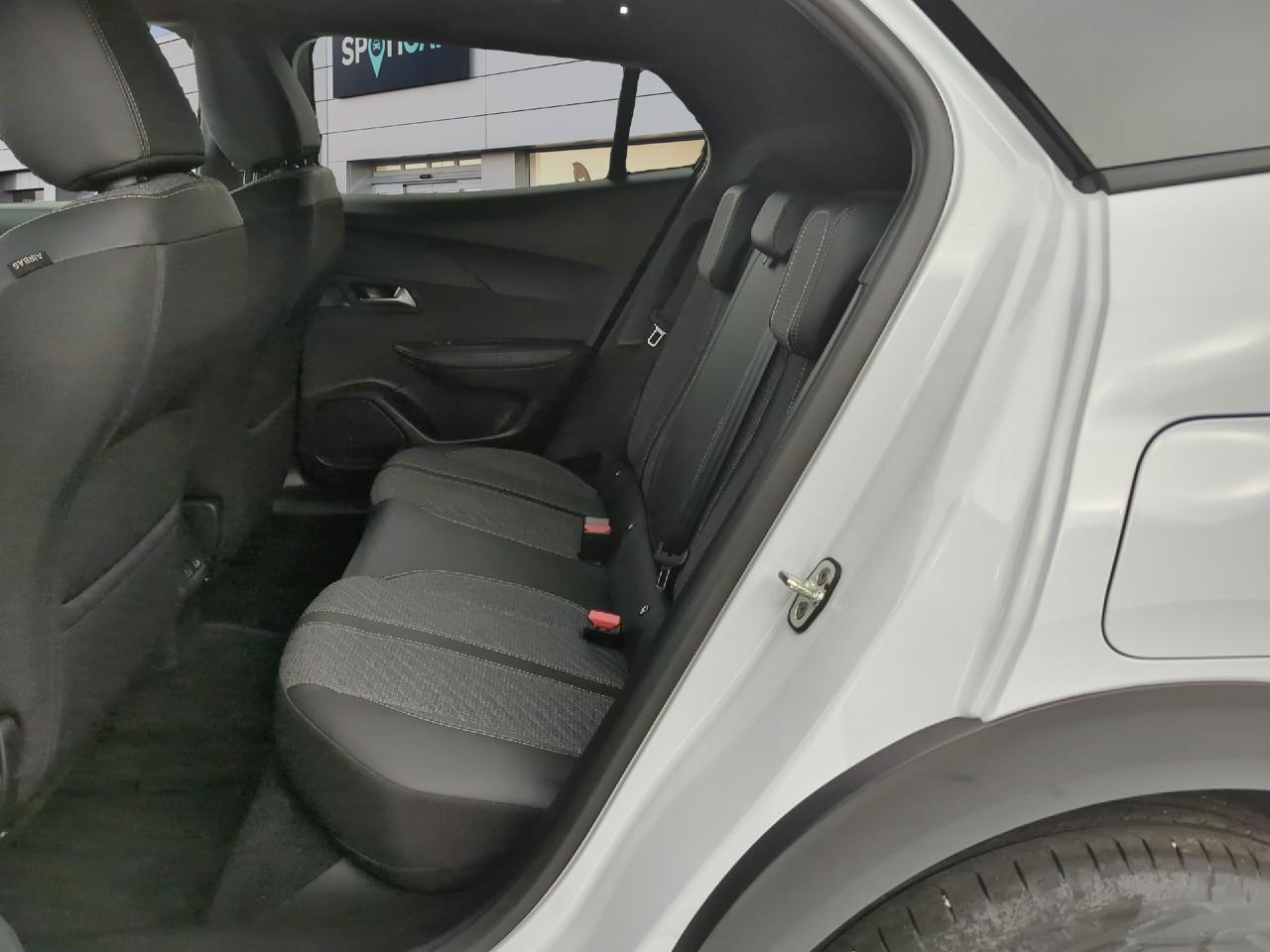 Peugeot 2008 hybrid 145 e-dcs6 allure — photo 10