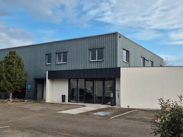 Bâtiment à usage mixte - bureaux - activité - appartement - 924 m² + Terrain 1870 m²