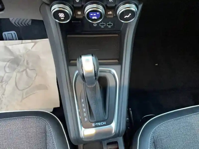 Renault Captur e-tech 145 - 21 — photo 61