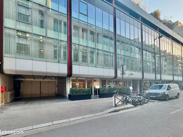 Parking double en enfilade de 8,56m x 2,62m Rue de Berri 75008 Paris