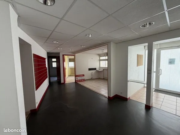 Local commercial 73 m² Saint-Claude