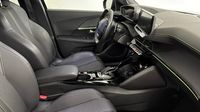 Peugeot 2008 1.2 PureTech 130ch S&S GT EAT8 — photo 15