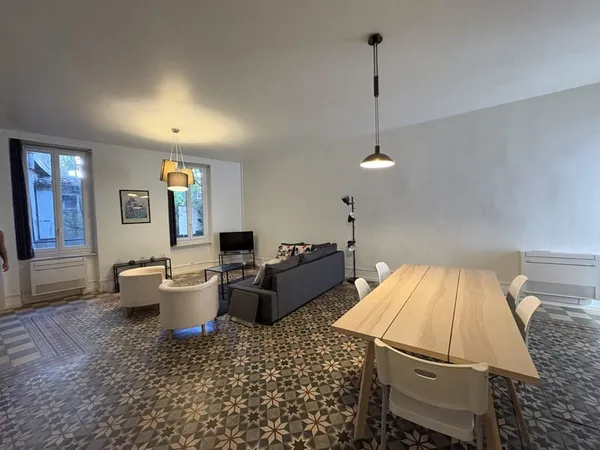 GRAND APPARTEMENT MEUBLE 3 PIECES ENTIEREMENT RENOVE EN CEN
