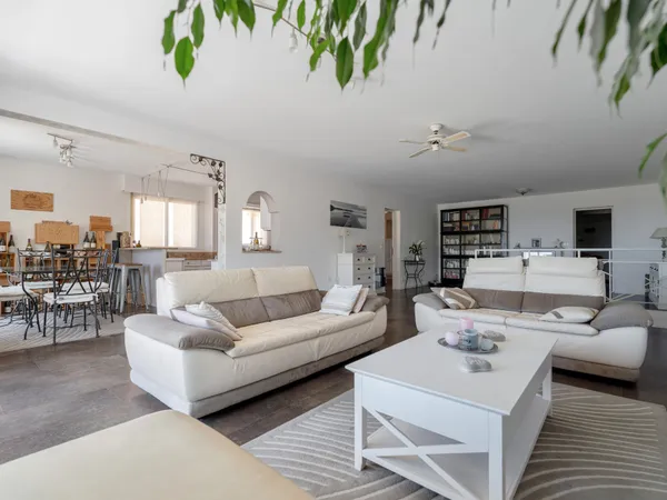 TOULON OUEST - APPARTEMENT MAISON 196m2 - AU CALME - GARAGE