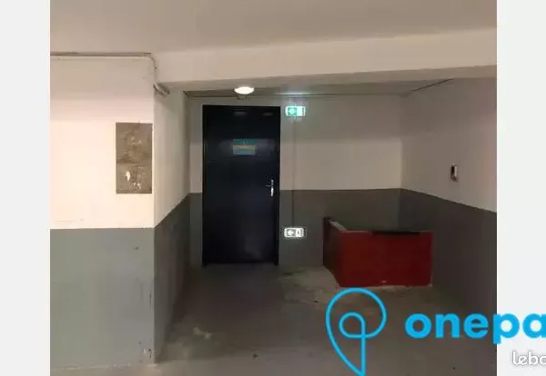 Parking/box 12 m² PARIS 19
