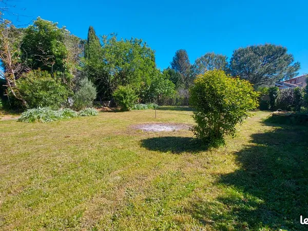 Terrain 536 m² BEAUZELLE