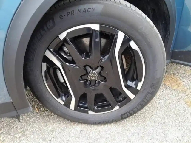 Peugeot 5008 electrique 73 kwh 210 ch — photo 27