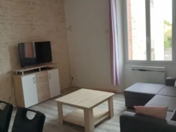LUCON 85400 COEUR DE VILLE PROCHE TOUTES COMMODITES CHARMANT ET LUMINEUX APPARTEMENT T3/2 CHAMBRES