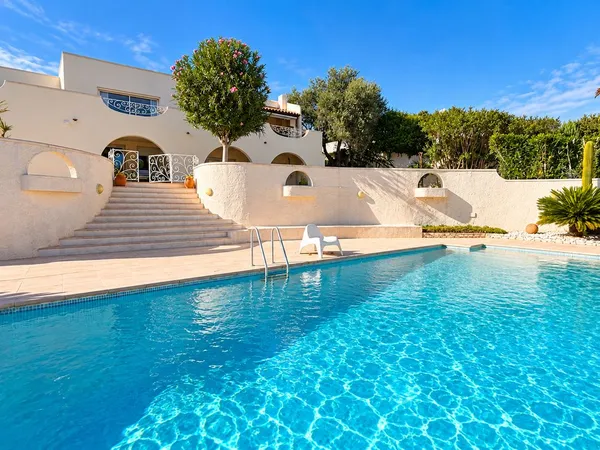 Villa 6 pièces 211 m²