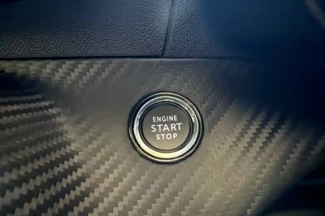 Peugeot 208 hybrid 100 e-dcs6 — photo 22