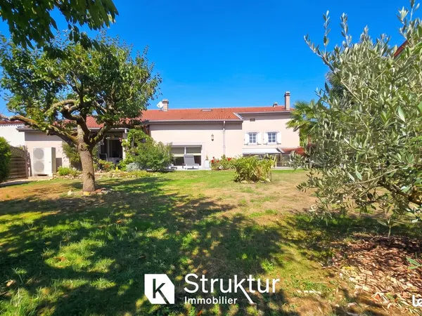 Maison 8 pièces 235 m²