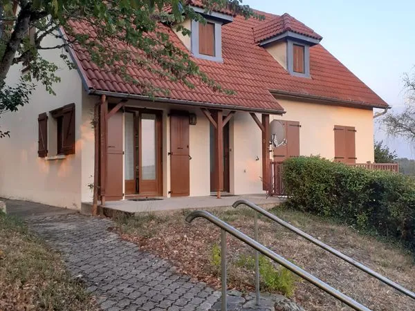 Maison individuelle T7 avec piscine et sous sol