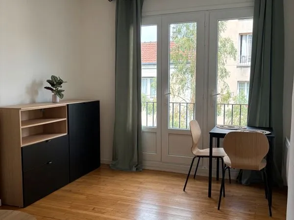 Studio meublé avec balcon