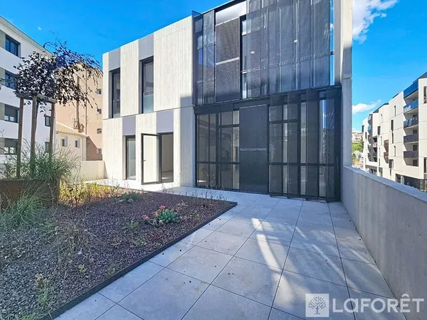Local commercial 136 m²