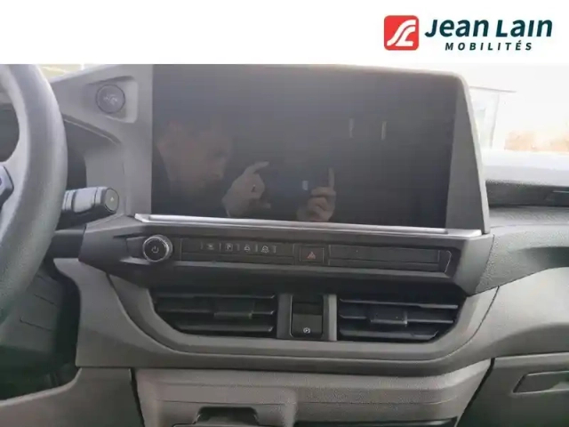 Volkswagen Transporter van l1h1 2.0 tdi 150 bva8 — photo 13