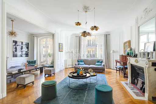 Appartement 7 pièces 226 m²