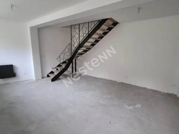 Local commercial 1 pièce 91 m²