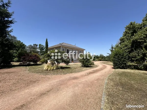 Maison 9 pièces 270 m²