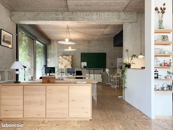 Poste dans un coworking / bureau partagé