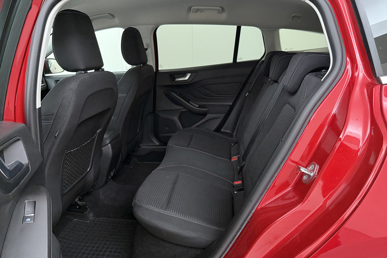 Ford Focus SW — photo 8