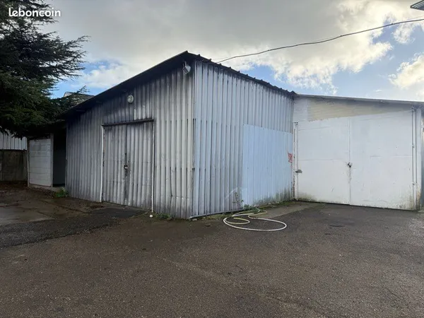 Location entrepôt stockage dépôt hangar