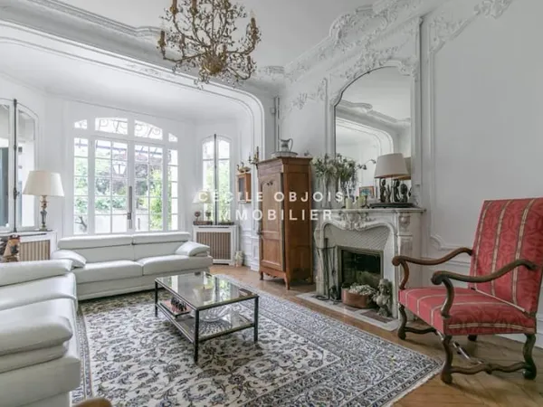 Maison 11 pièces 272 m²