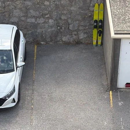 Place de parking extérieure sécurisée - Le Cannet A8 - 80 /mois