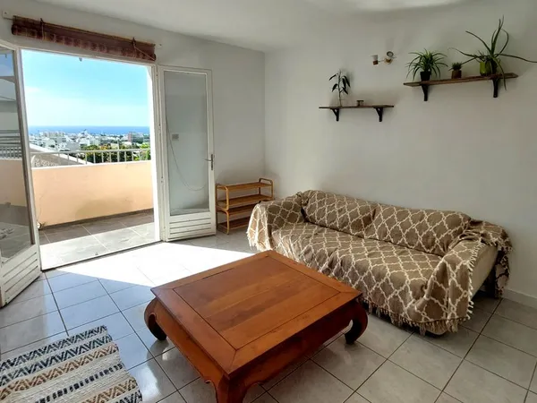 Spacieux appartement T3 Bellepierre CHU vue mer