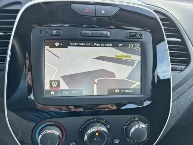 Renault Captur dci 90 zen — photo 11