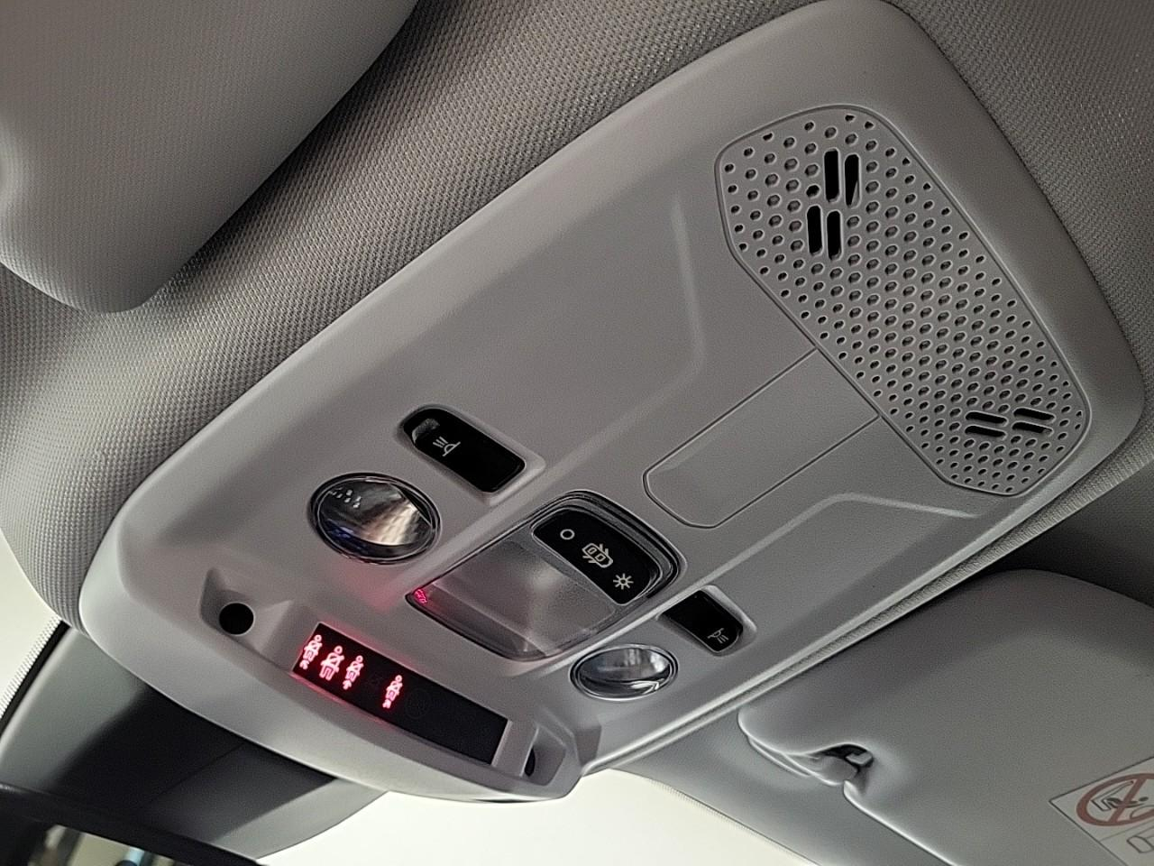 Peugeot 2008 puretech 130 s&s eat8 active — photo 24