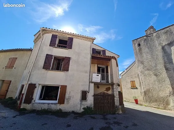 Maison de village dans les Alpes de Haute Provence