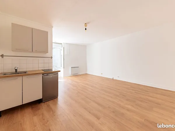 Location studio 25 m² chaussee madeleine