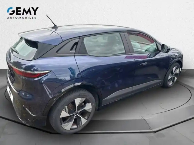 Renault Megane e-tech ev40 130ch standard charge — photo 4