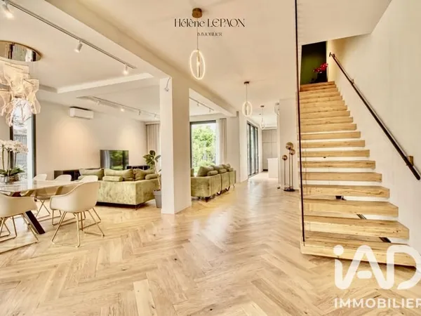 Maison 8 pièces 234 m²