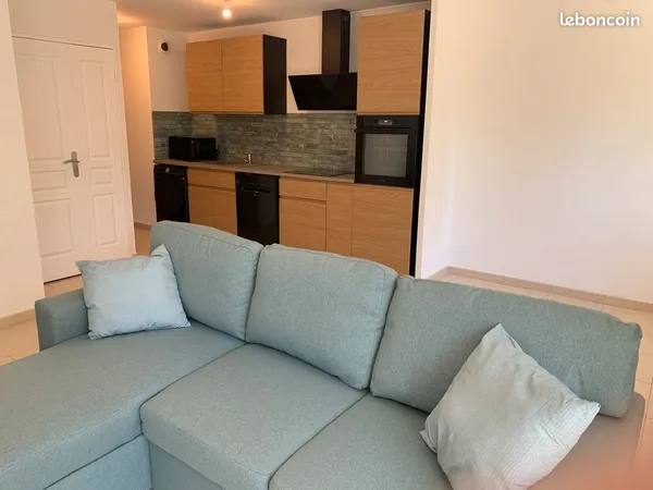 Magnifique T3 meublé refait à neuf, 63M2 avec terrasse 14M2