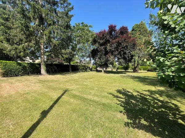 Terrain 592 m²