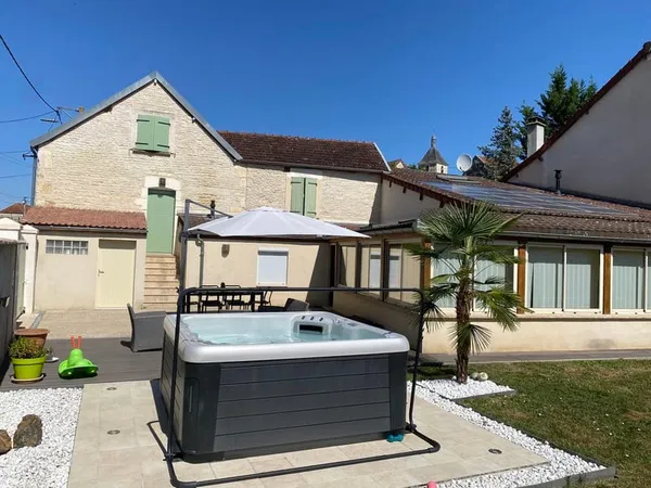 Maison à la campagne bourguignonne