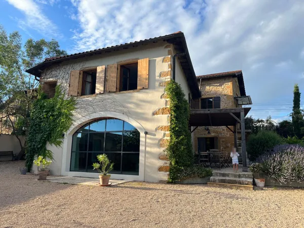 Vends maison avec logement indépendant et piscine