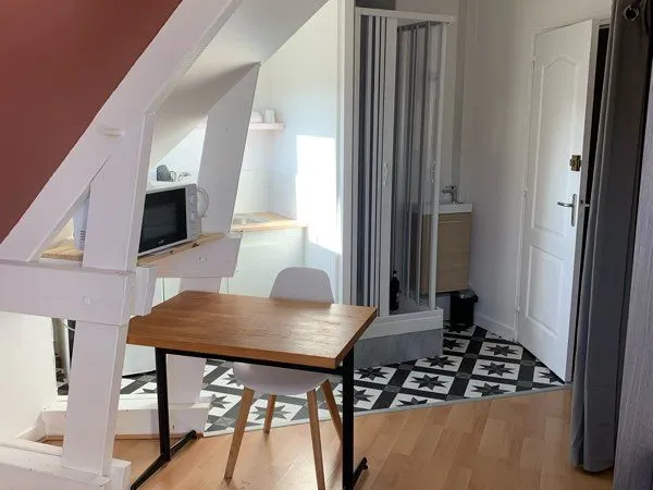 Chambre meublée
